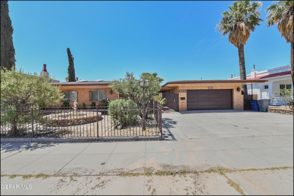 3030 Aurora Avenue - Photo 2