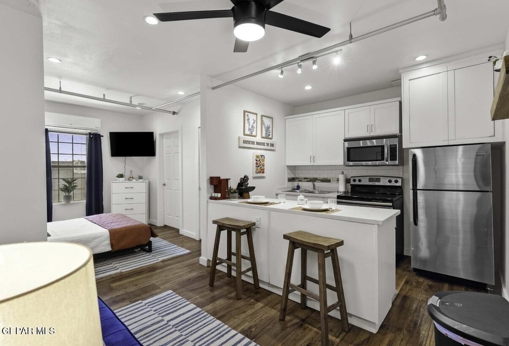 513 W W San Antonio Avenue - Photo 3