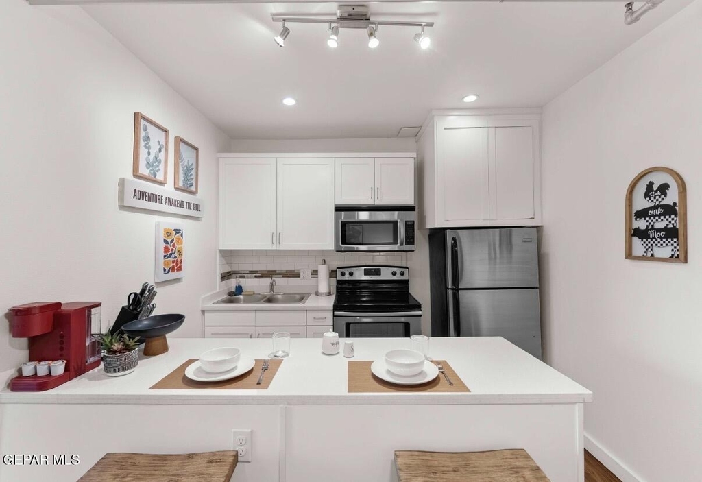 513 W W San Antonio Avenue - Photo 5