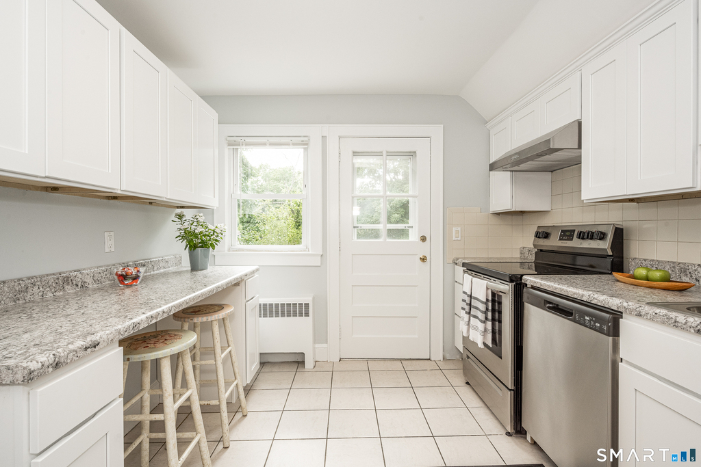 300 Hubbard Avenue - Photo 16