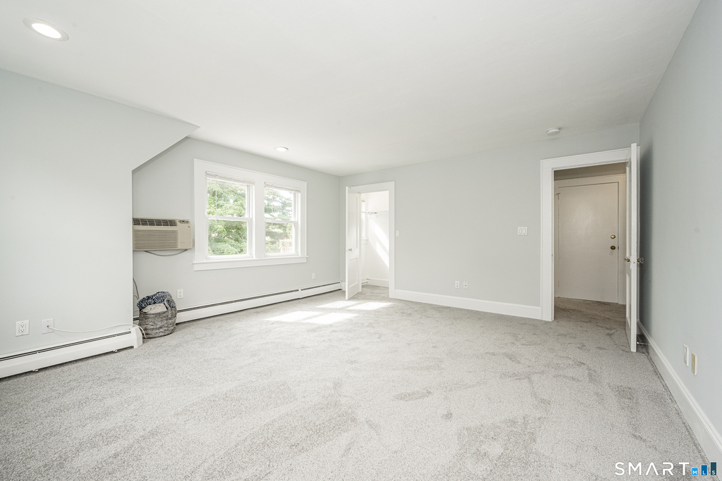 300 Hubbard Avenue - Photo 14