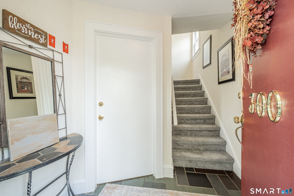 300 Hubbard Avenue - Photo 3