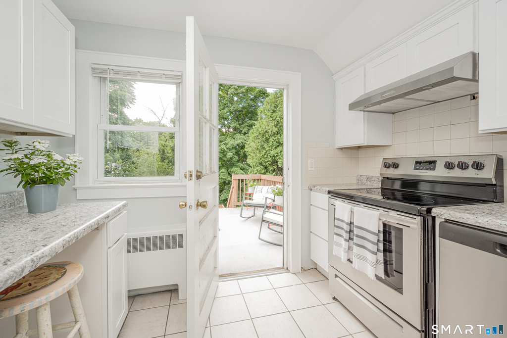 300 Hubbard Avenue - Photo 22