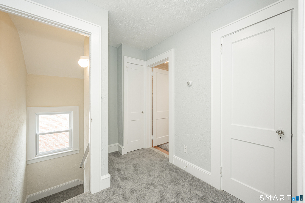 300 Hubbard Avenue - Photo 9
