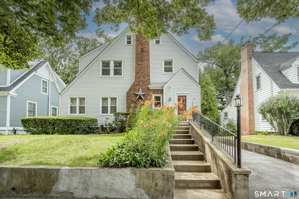 300 Hubbard Avenue - Photo 0