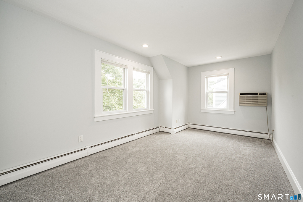 300 Hubbard Avenue - Photo 4
