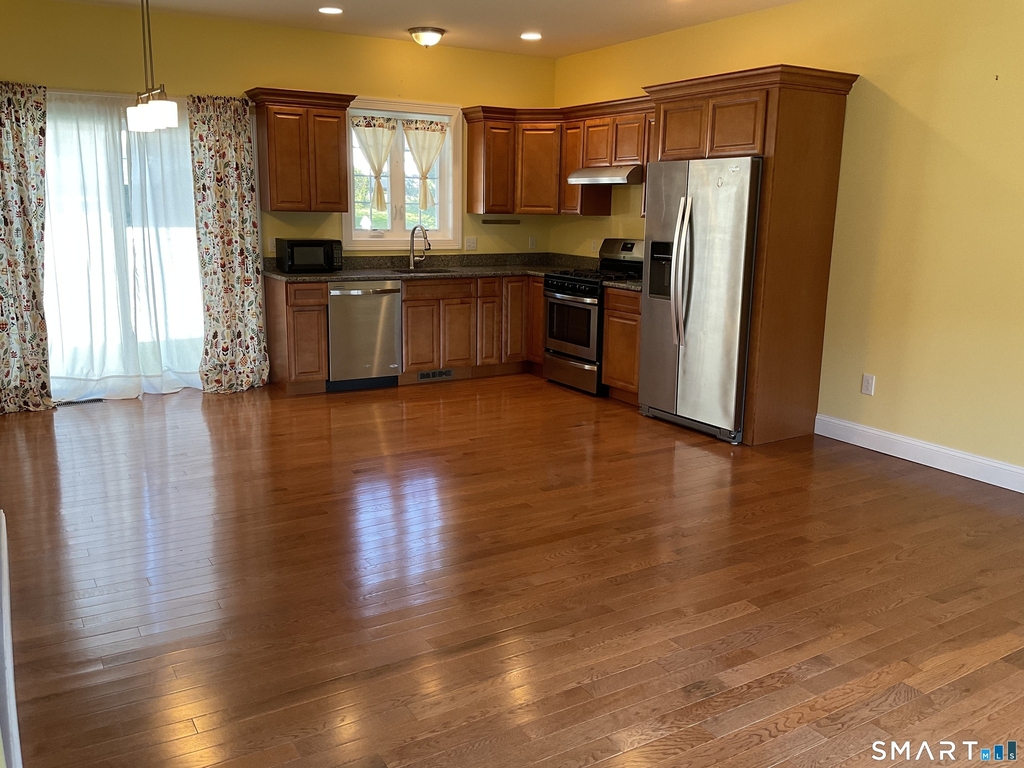 38 Glastonbury Avenue - Photo 2