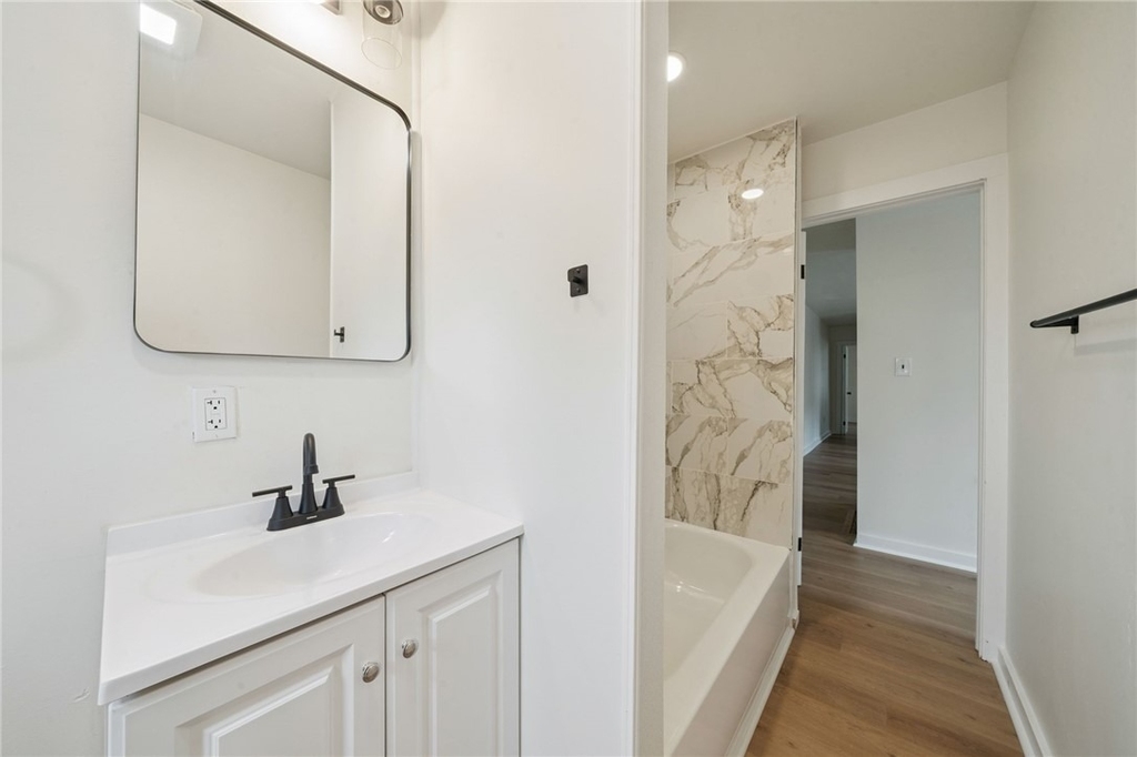 2321 Eccles Street - Photo 3