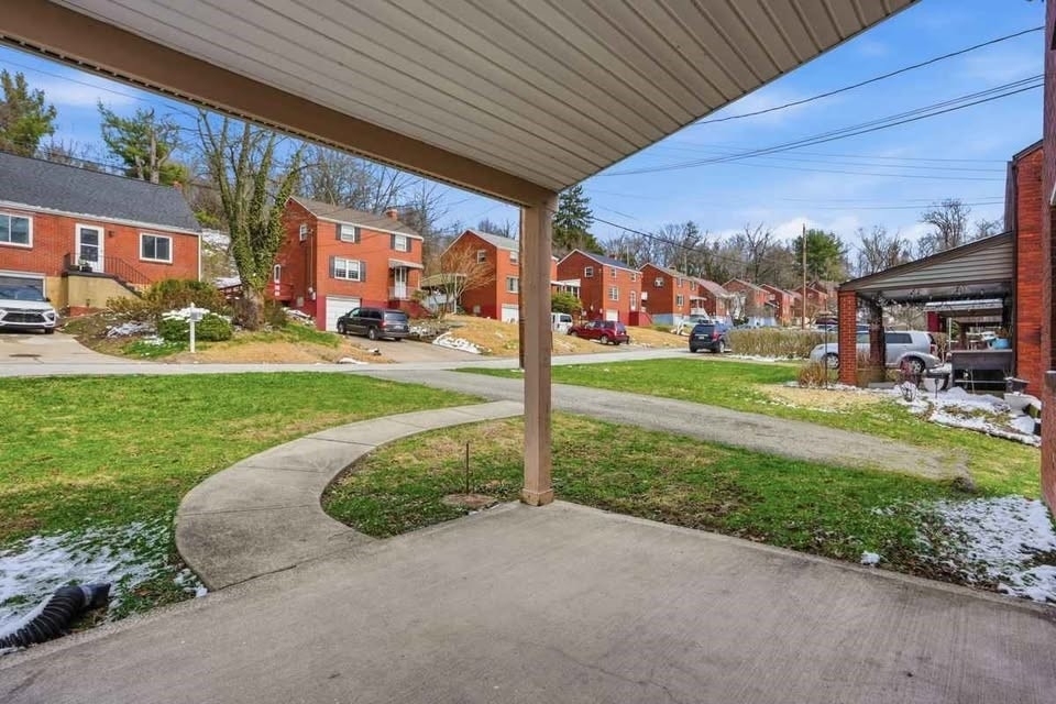 1219 Circle Dr - Photo 1