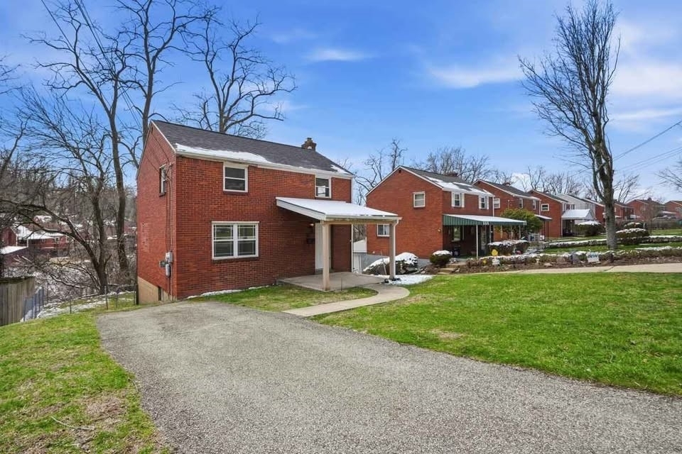 1219 Circle Dr - Photo 0