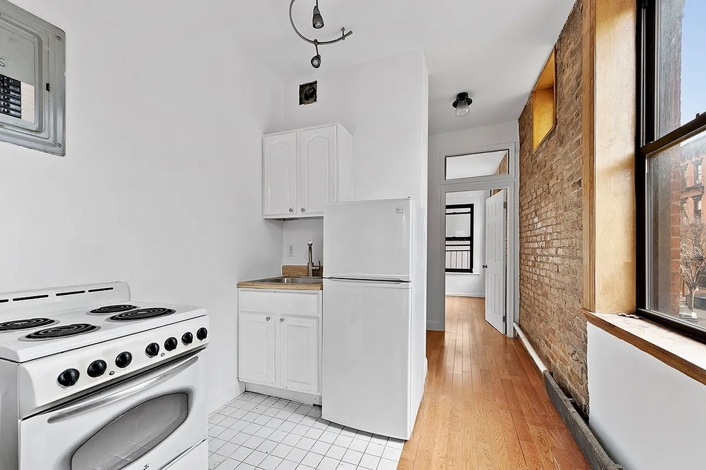 401 East 115th Street - Photo 4