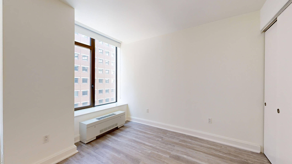 10 Hanover Square - Photo 3