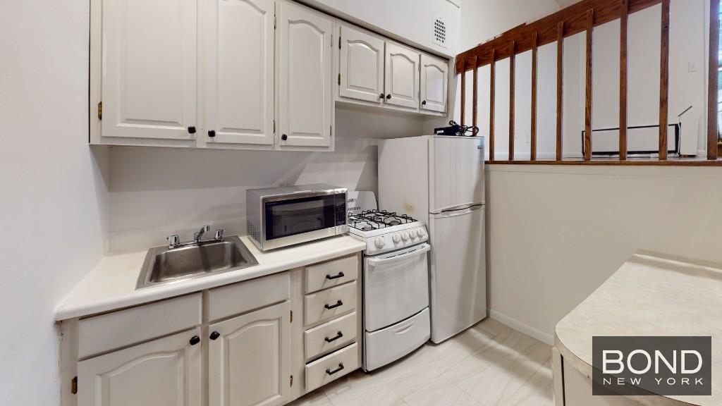 East 88th Street - Photo 4