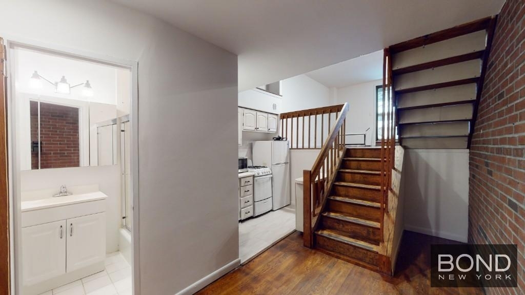 East 88th Street - Photo 6