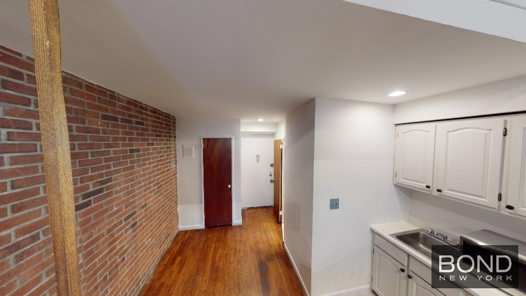 East 88th Street - Photo 5