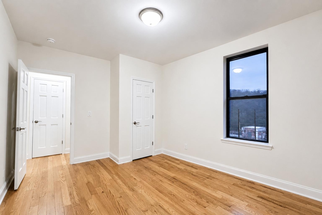 1803 Riverside Drive - Photo 6