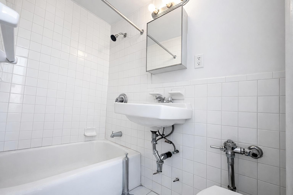 936 West End Avenue - Photo 4
