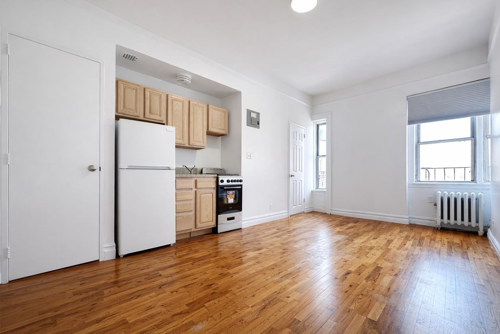 936 West End Avenue - Photo 0