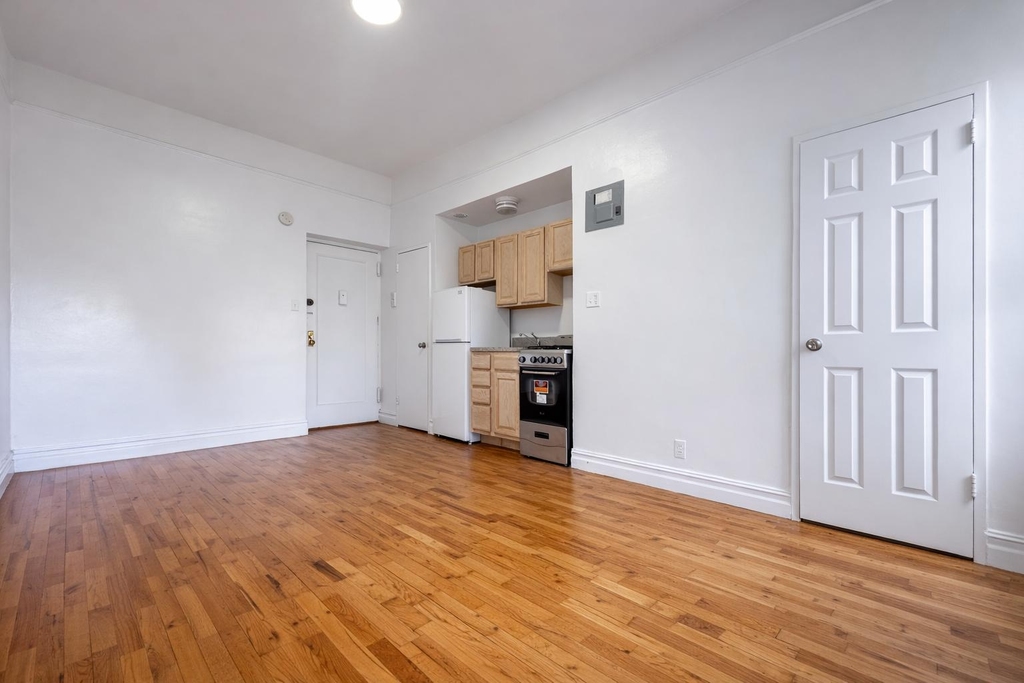 936 West End Avenue - Photo 2