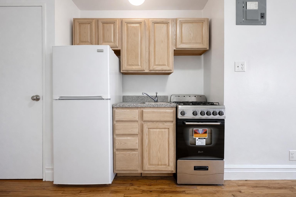 936 West End Avenue - Photo 3
