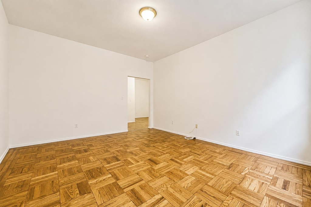 1803 Riverside Drive - Photo 3