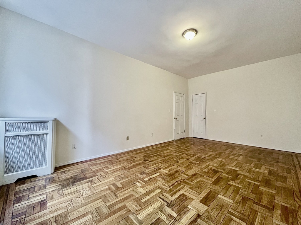 1803 Riverside Drive - Photo 3