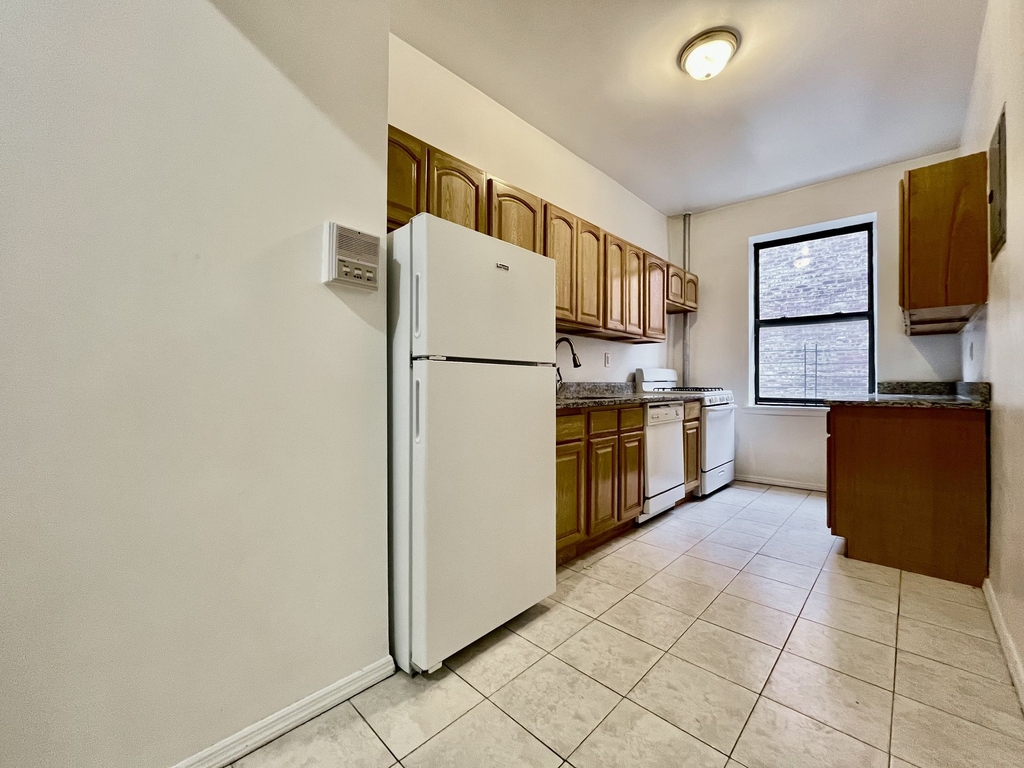 1803 Riverside Drive - Photo 4