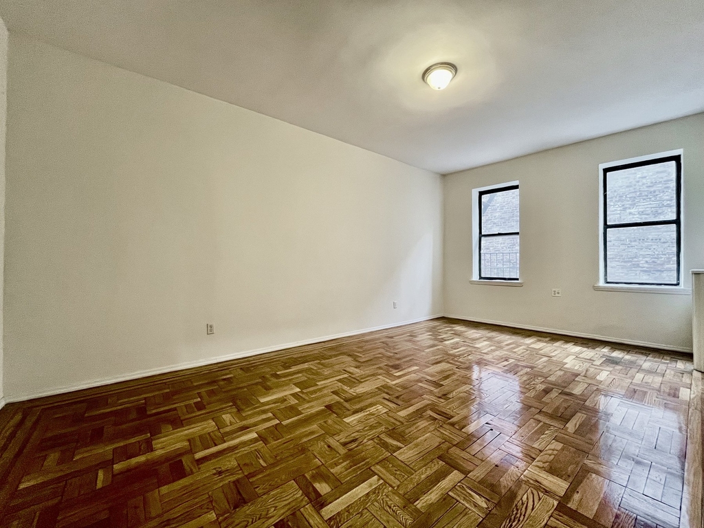 1803 Riverside Drive - Photo 2