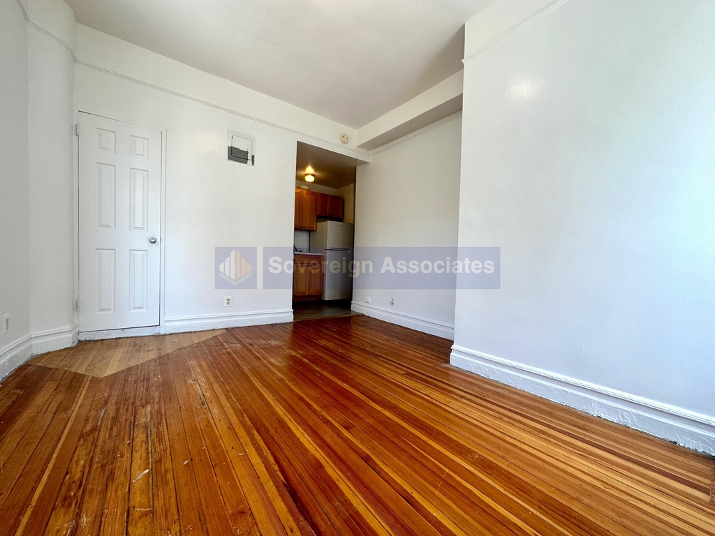 936 West End Avenue - Photo 1