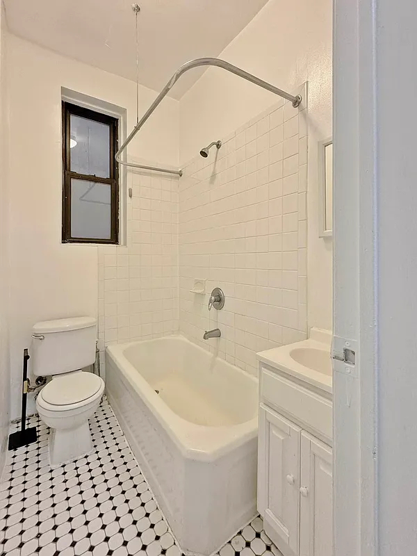 East 15th Street - Photo 4