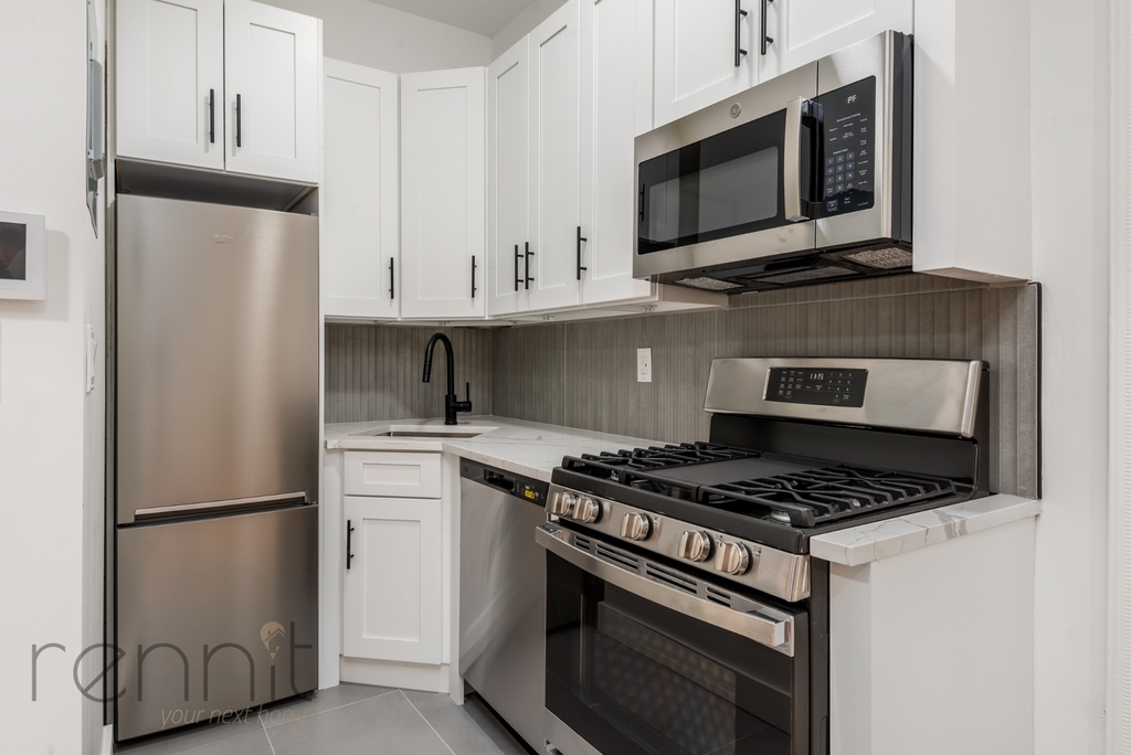 123 8th Avenue - Photo 3