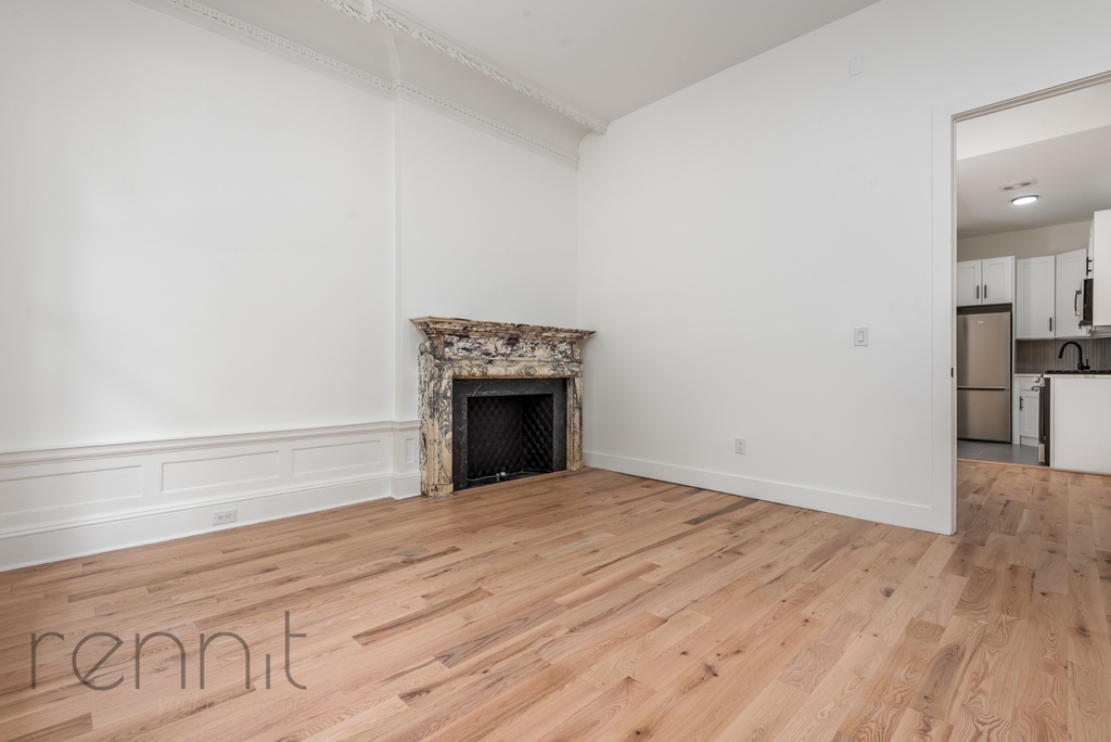 123 8th Avenue - Photo 4