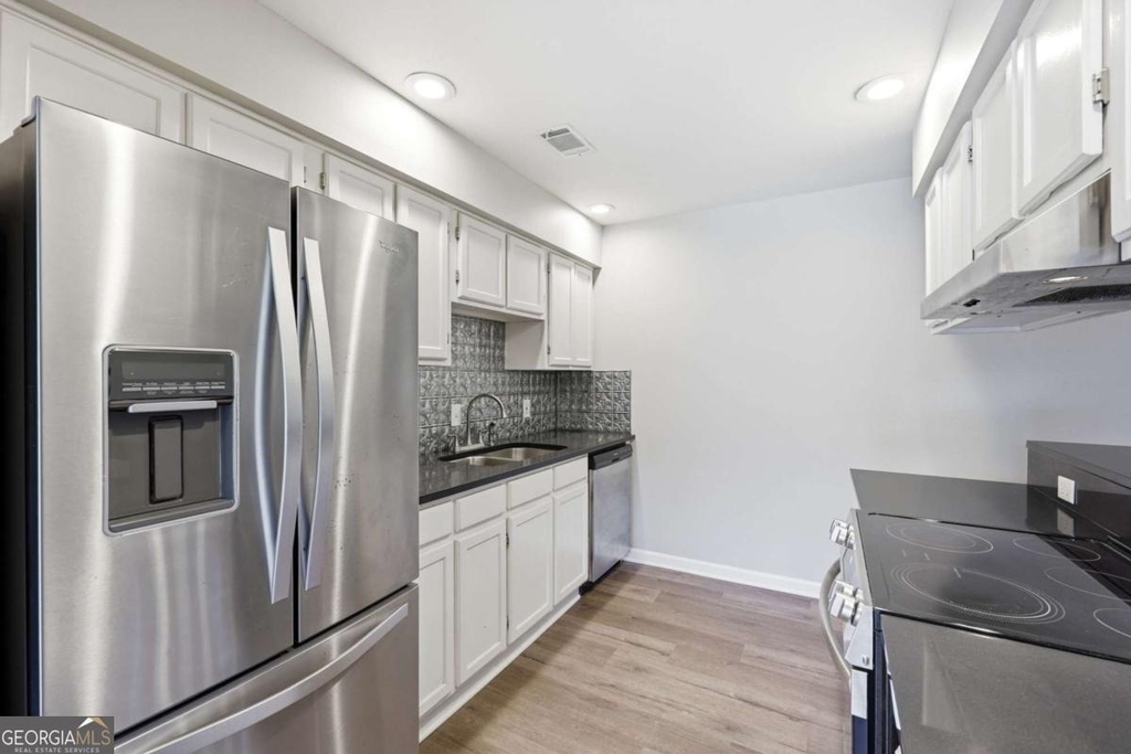 605 Candler Street - Photo 11