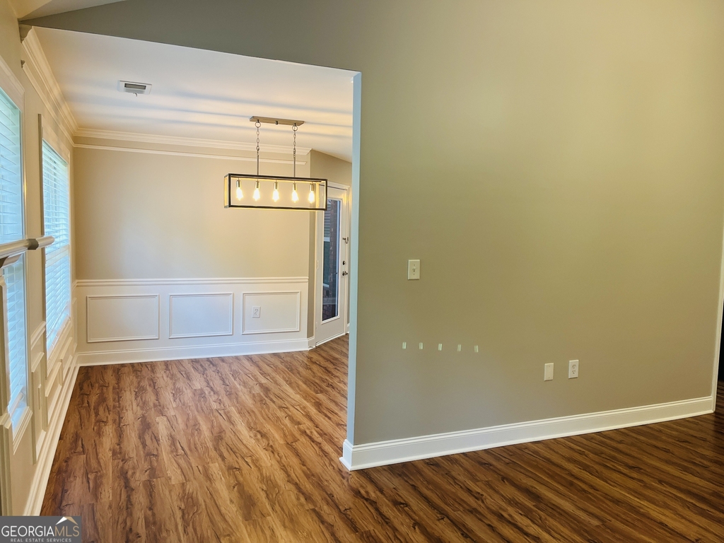 5750 Crest Hill Drive - Photo 6
