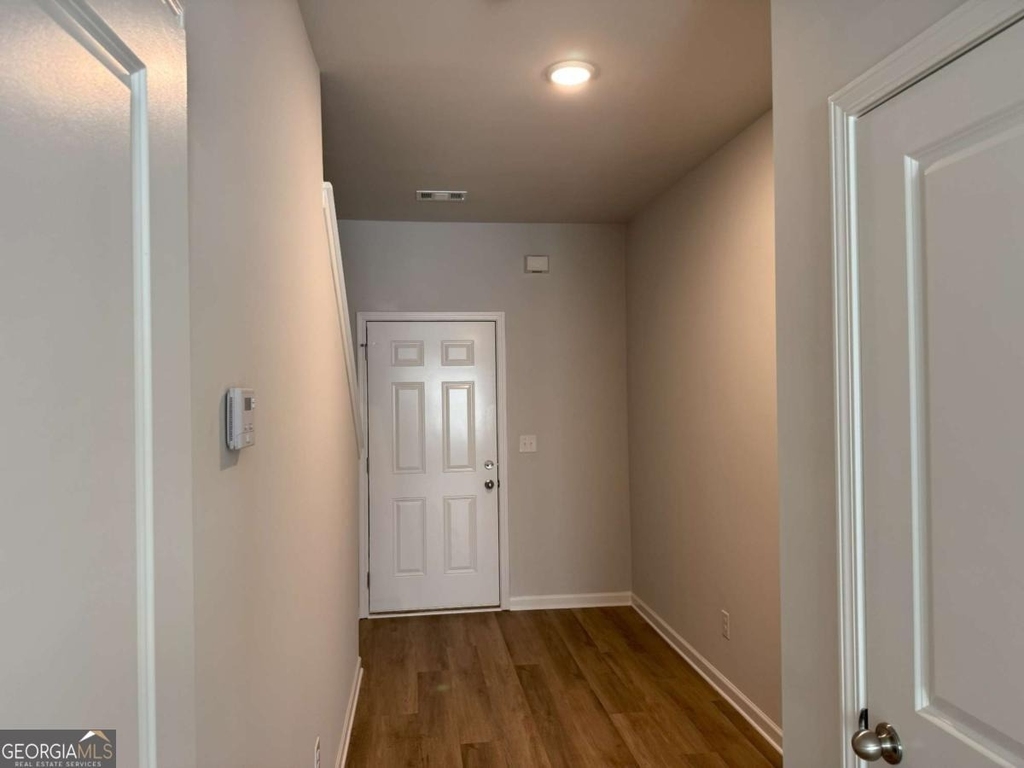 111 Woodside Court - Photo 2