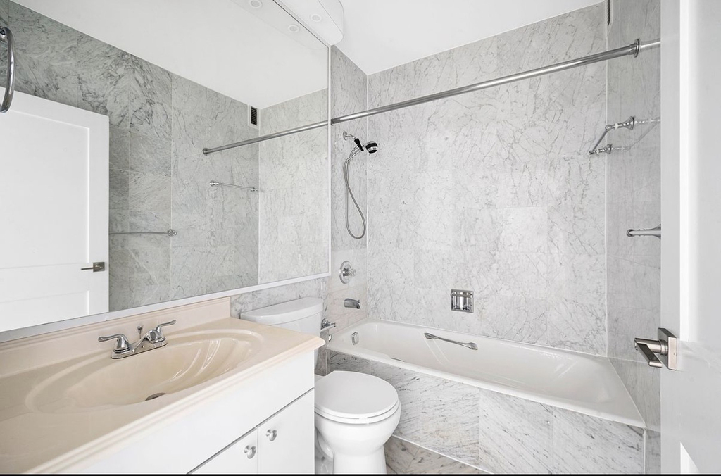 370 Rector Place - Photo 4