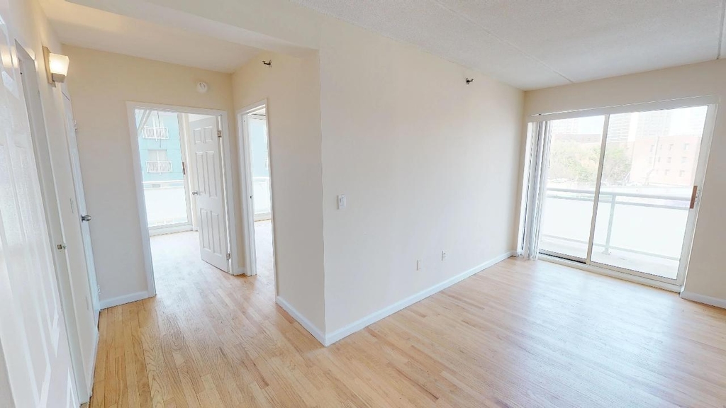 102-02 Queens Blvd - Photo 4