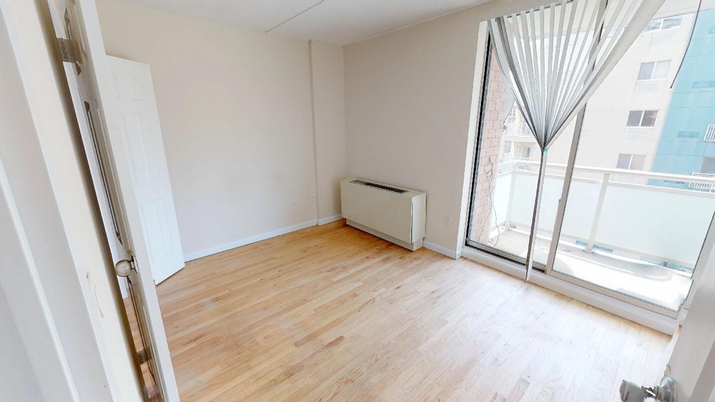 102-02 Queens Blvd - Photo 11