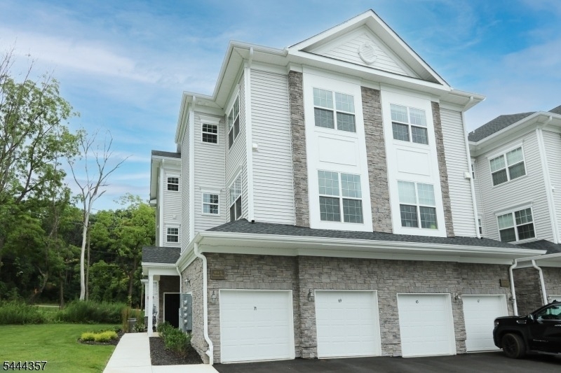 71 Veterans Way - Photo 1