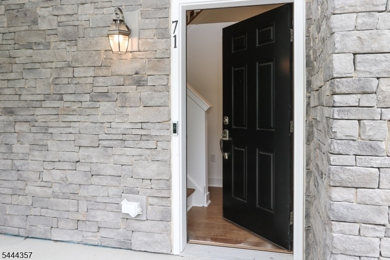 71 Veterans Way - Photo 2