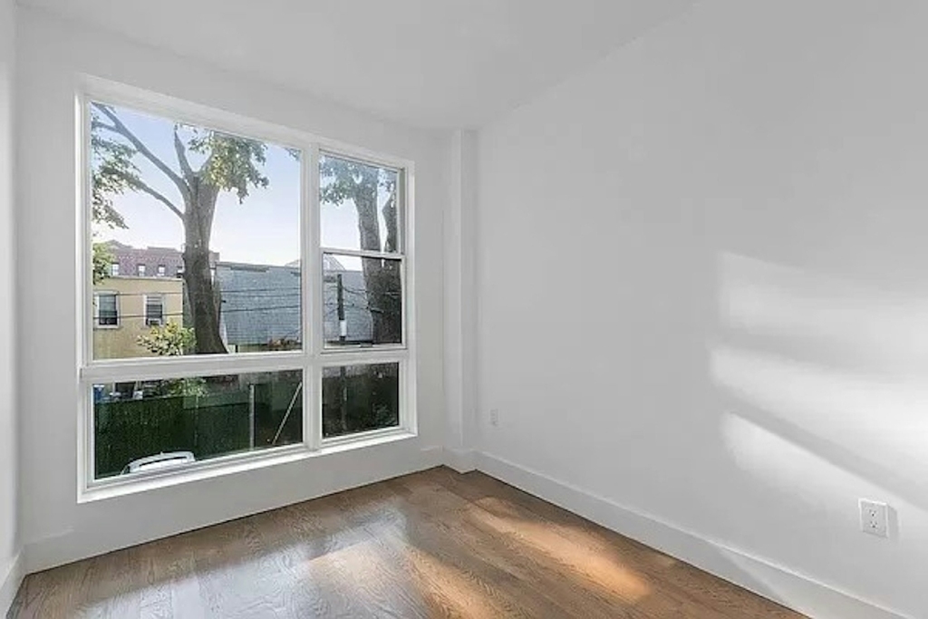 254 East 28th Street - Photo 2