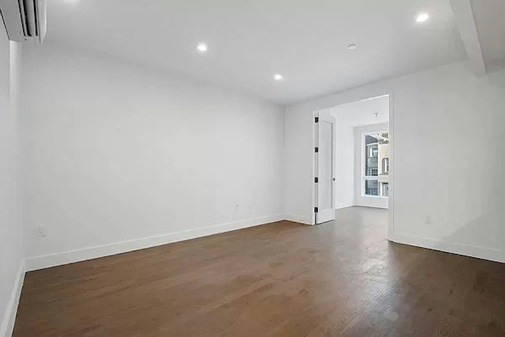 254 East 28th Street - Photo 3