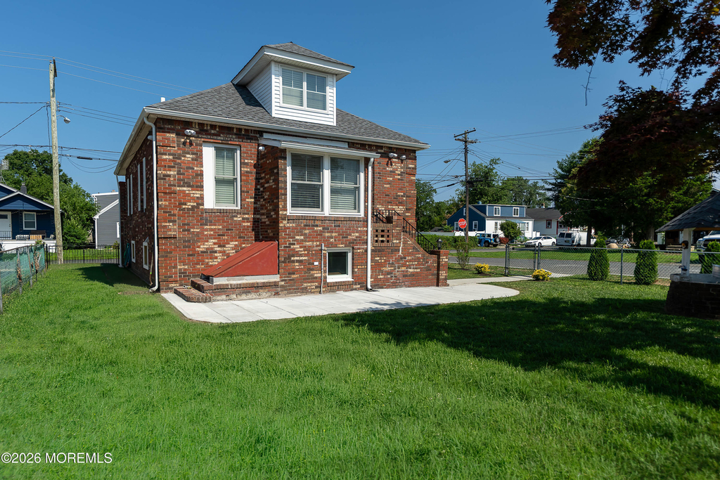 13 Fisher Avenue - Photo 2