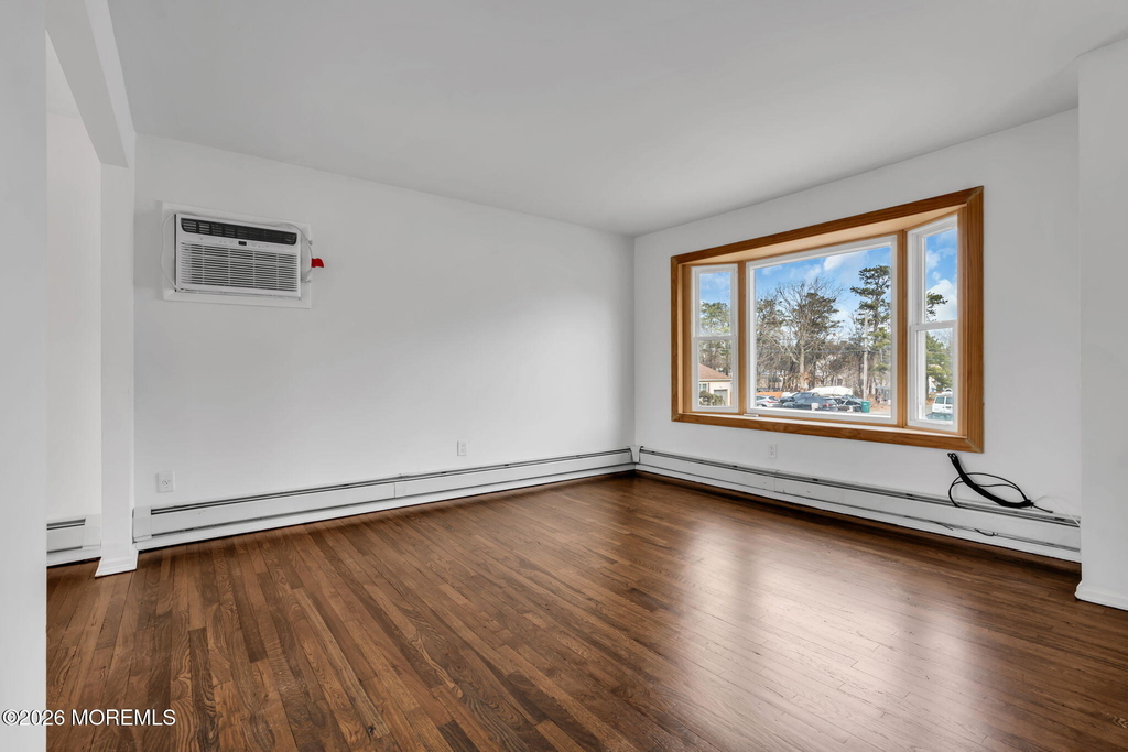 613 Champlain Street - Photo 4