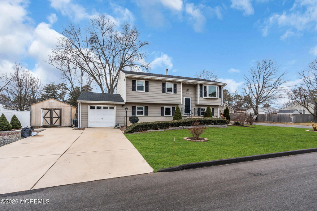 613 Champlain Street - Photo 2