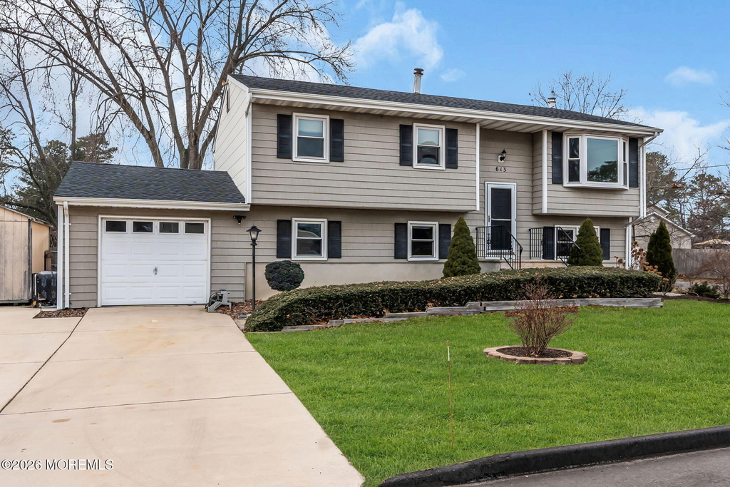 613 Champlain Street - Photo 0