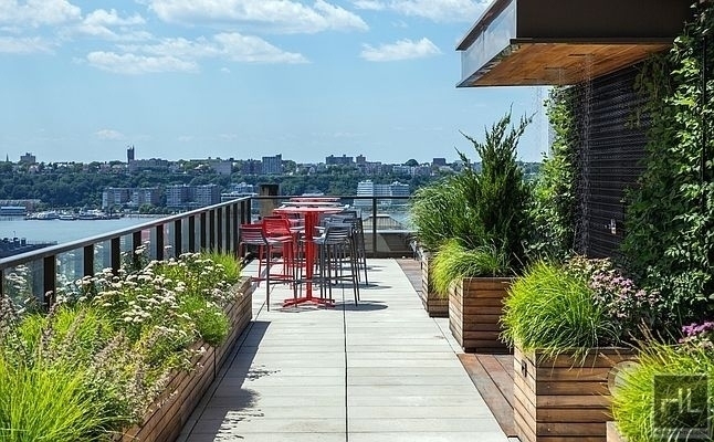 West 52nd Street - Photo 5