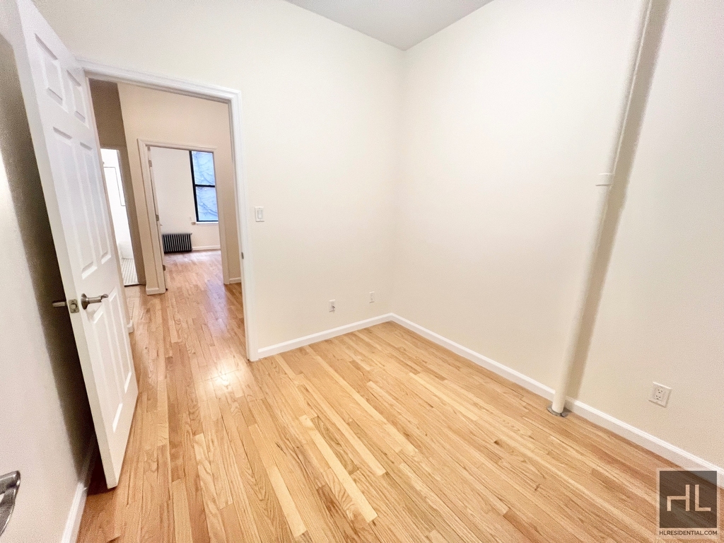 East 7 Street - Photo 3
