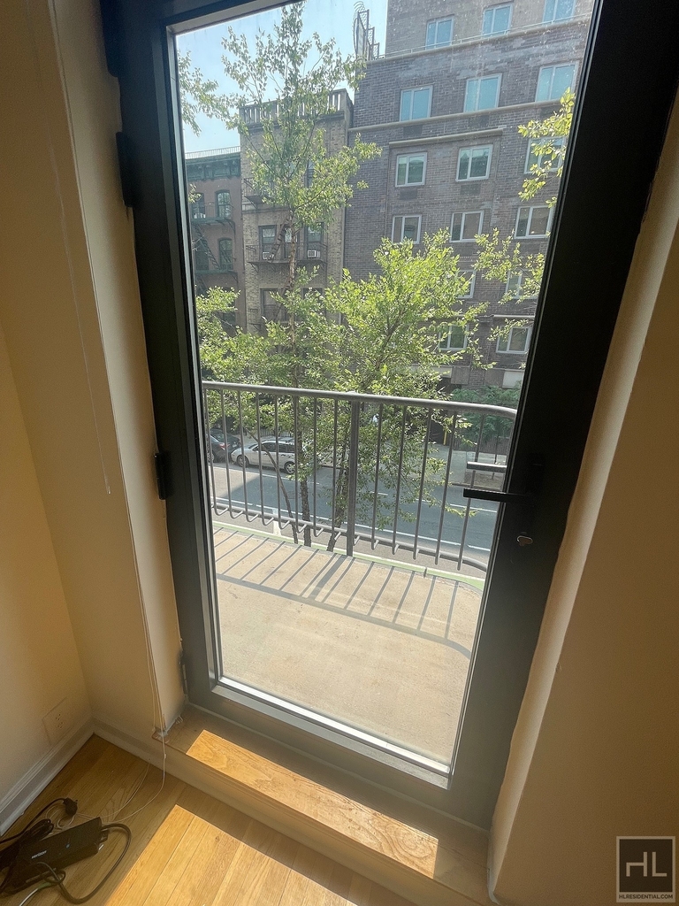 East 12th Street - Photo 4