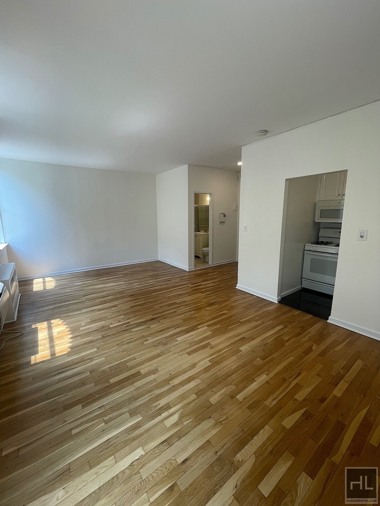 East 12th Street - Photo 2